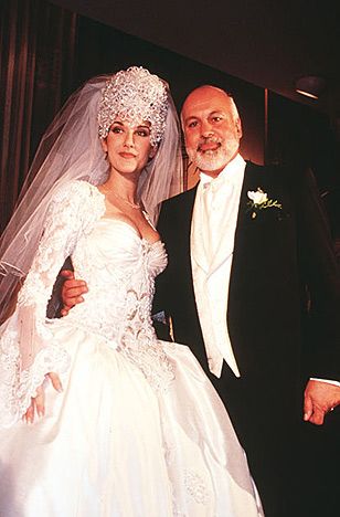 https://s-media-cache-ak0.pinimg.com/736x/de/bb/73/debb738e454e2c1dfbc753f0410d9021--celebrity-weddings-celebrity-couples.jpg